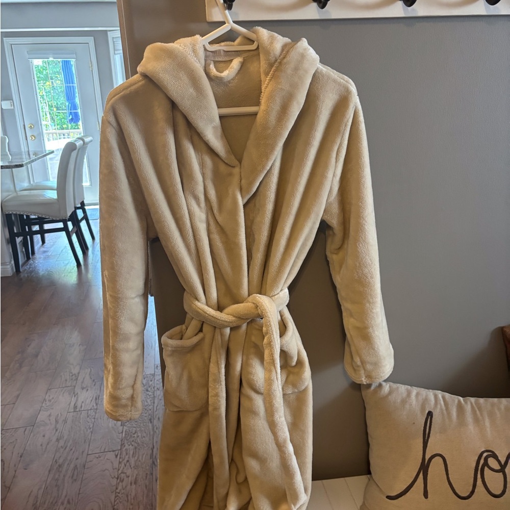 Summer & Rose Cream Hooded Wrap